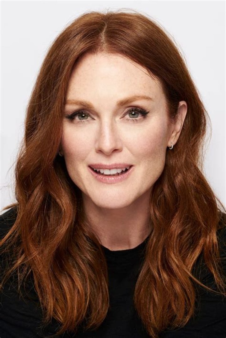 All About Celebrity Julianne Moore Height, Weight And Body Measurements