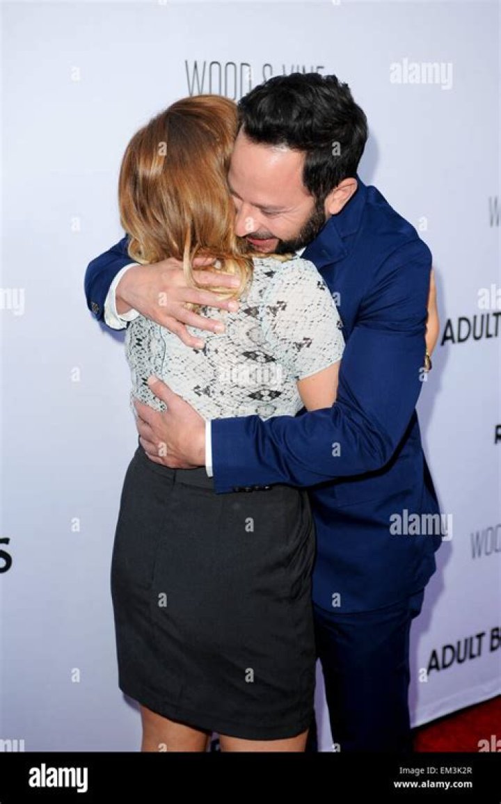 Amy Poehler and boyfriend Nick Kroll dress conversely on romantic