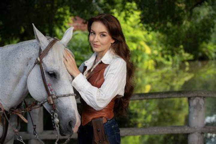 Angelique Boyer cuenta c&oacute;mo se dio cuenta de su vestido al rev&eacute;s