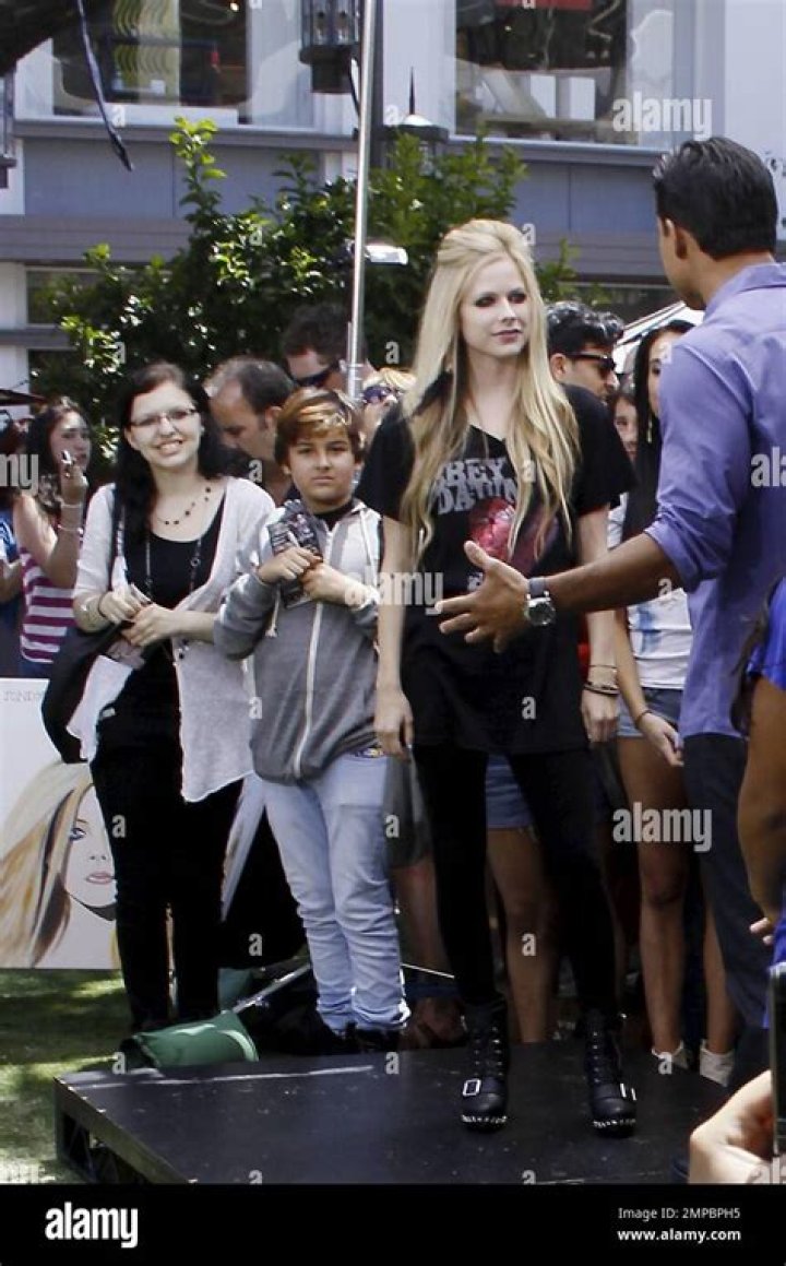 Avril Lavigne shows off her rockstar style as she performs in Detroit