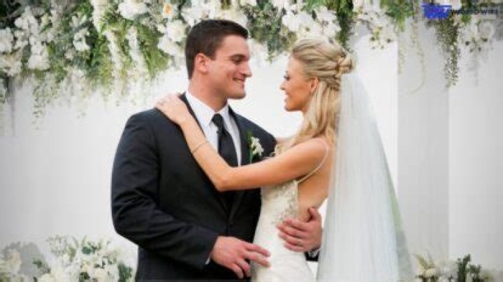 Carley Shimkus Bio, Age, Wedding, Husband, Parents & Height