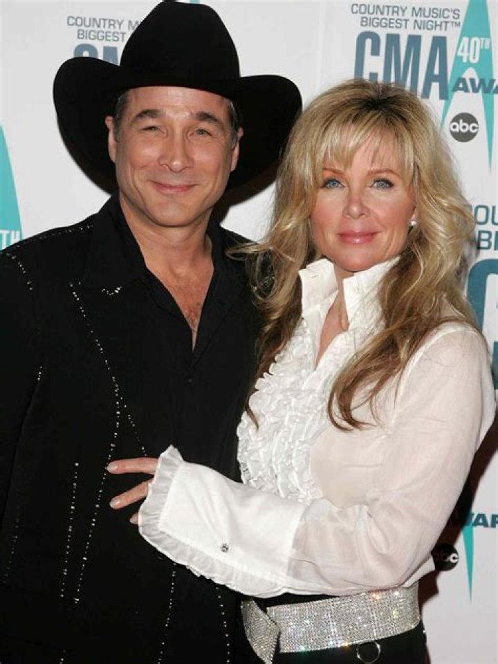 Clint Black + Lisa Hartman Black&rsquo;s Cutest Moments [PICTURES] Kowaliga
