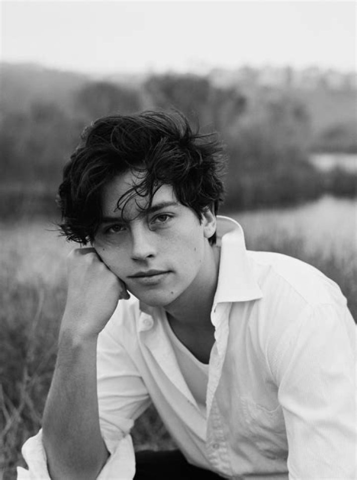 Cole Sprouse "Wurde von fast all meinen Freundinnen betrogen"