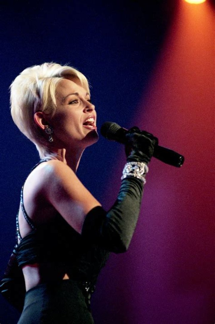 Country singer Lorrie files for bankruptcy