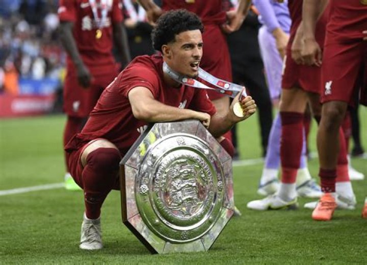 Curtis Jones makes another strong case to Liverpool starter