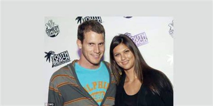 Daniel Tosh Biography Age, Wife (Carly Hallam), Kids, Career & Net