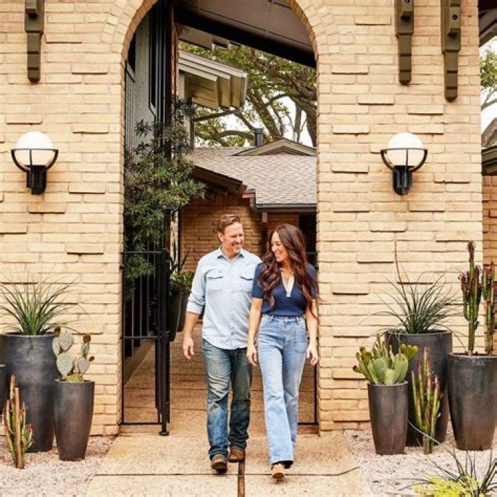 Did Chip and Joanna sell their farmhouse? Celebrity.fm 1 Official