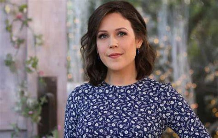 Erin Krakow Biography, Age, Height, Boyfriend mrDustBin