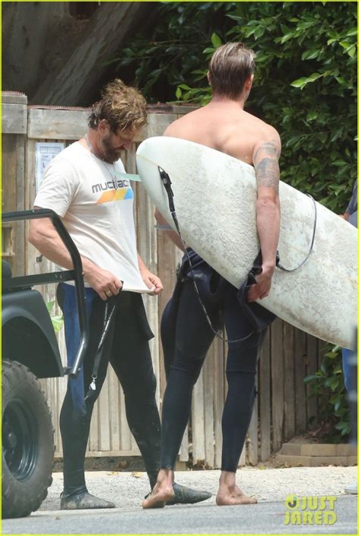 Gerard Butler hits the beach with girlfriend Brown