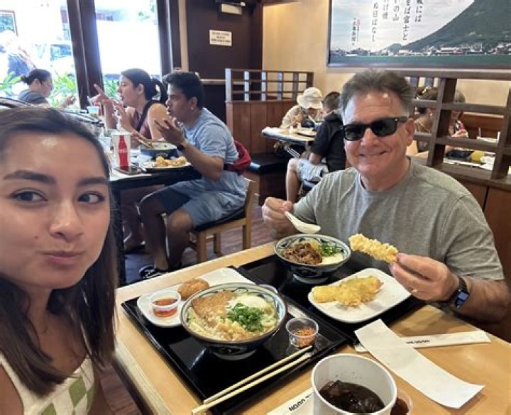 GREAT EATS HAWAII SHAKEY'S PIZZA