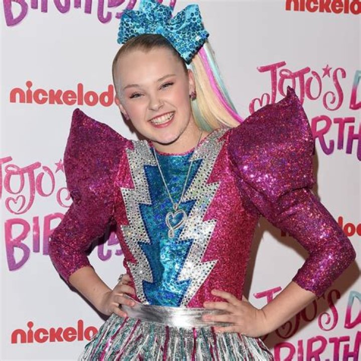 JoJo Siwa Comes Out in Instagram Post POPSUGAR Celebrity
