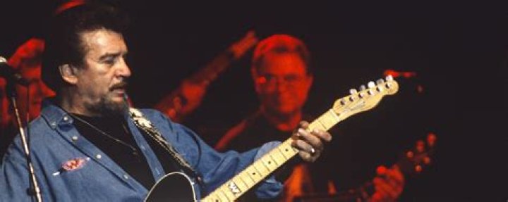 Jones and Waylon Jennings' Cover of &ldquo;Night Life&rdquo;