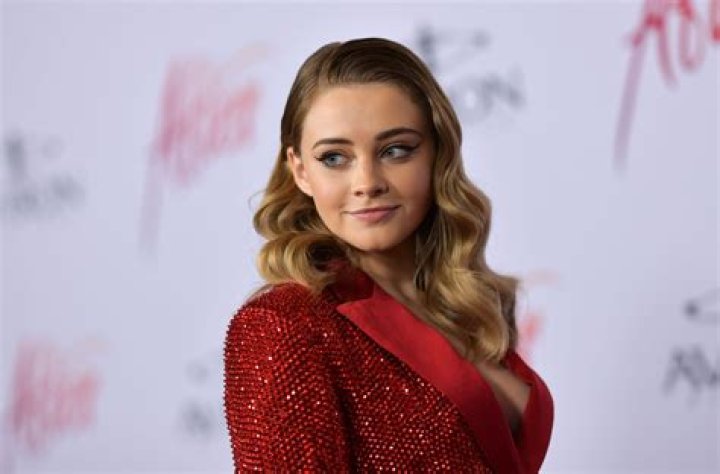 Josephine Langford Age Wiki, Age, Boyfriend, Husband, Net Worth