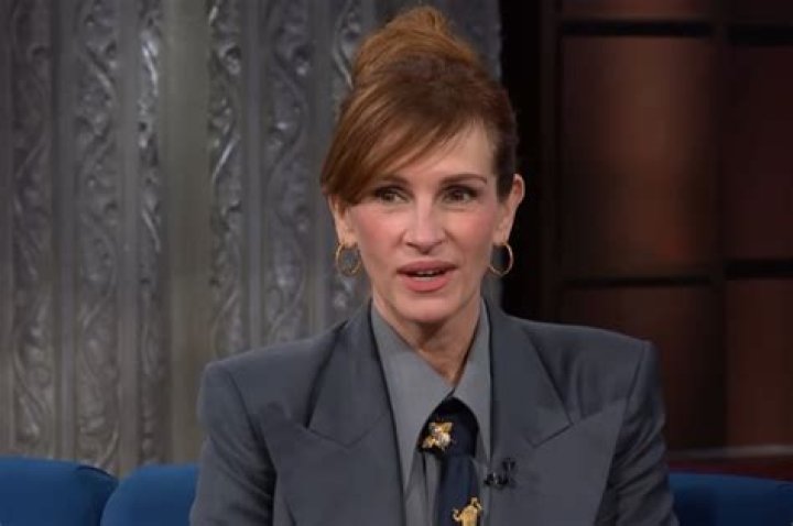 Julia Roberts Thinks 'of Kindness' When She Thinks of Sister Lisa