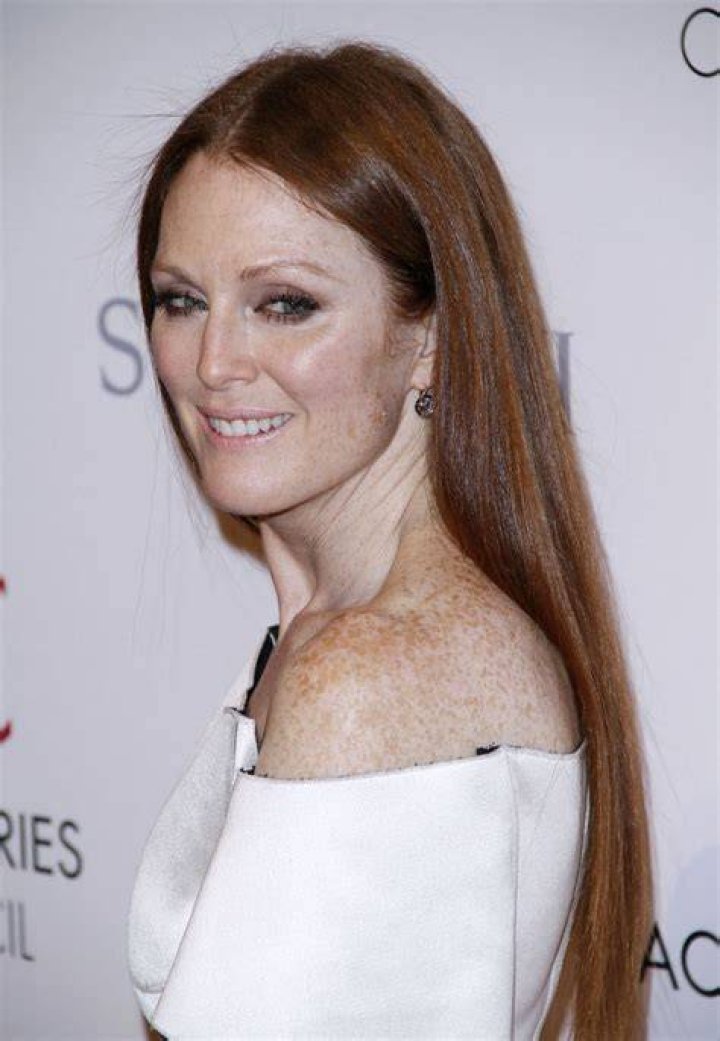 Julianne Moore Bra Size, Age, Weight, Height, Measurements Celebrity
