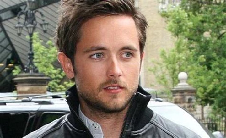 Justin Chatwin Net Worth February 2023, Salary, Age, Siblings, Bio
