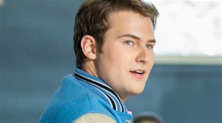 Justin Prentice Biography, Age, Wiki, Height, Weight, Girlfriend