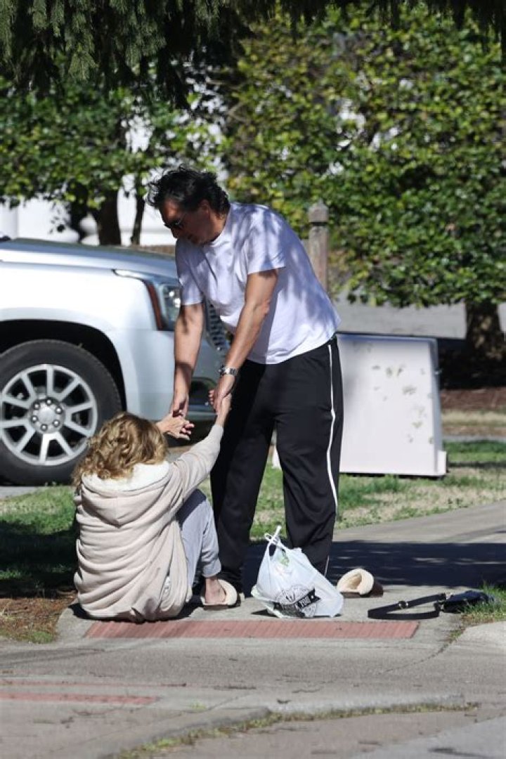 Kathie Lee Gifford stumbles during walk with boyfriend Richard Spitz