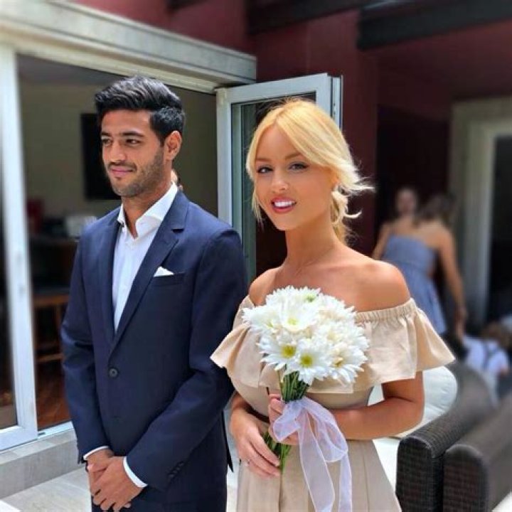 Meet Saioa Canibano, Carlos Vela's wife who met MLS star in past career