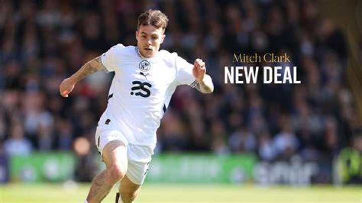 Mitch Clark ‘already a winner’, says former depression sufferer Wayne