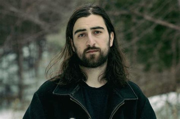 Noah Kahan Height How Tall is Noah Kahan? Comprehensive English