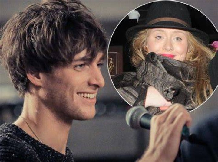 Paolo Nutini and his stunning model girlfriend make their first public