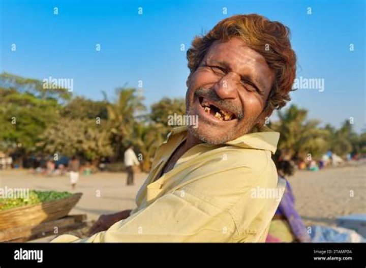Photo A Very Smiling (and Toothless) Old Chinese Lady