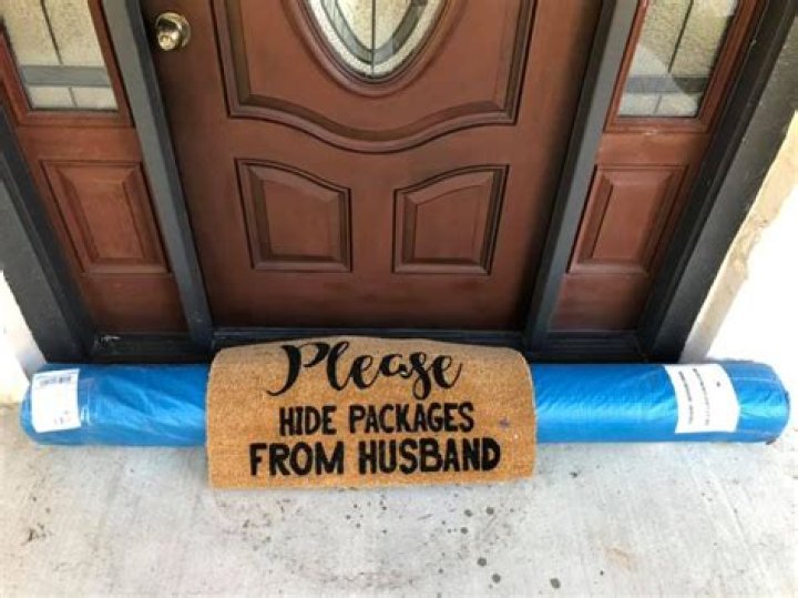 Postal Worker Helps Woman Hide Her Amazon Package From Husband