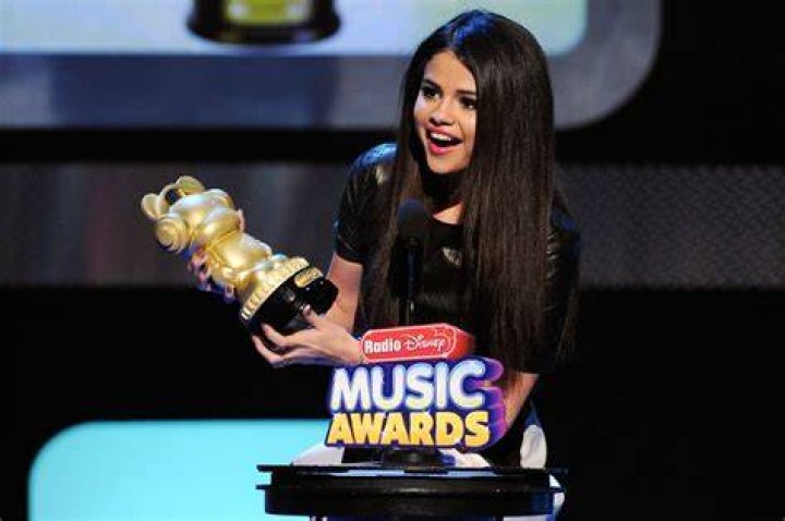 Radio Disney Music Awards 2016 RDMA Hottest Celebrity Couples
