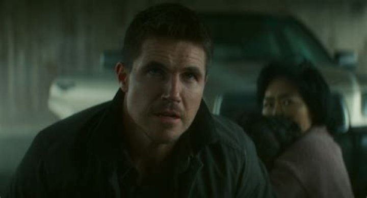 Robbie Amell Profile Images &mdash; The Movie Database (TMDb)