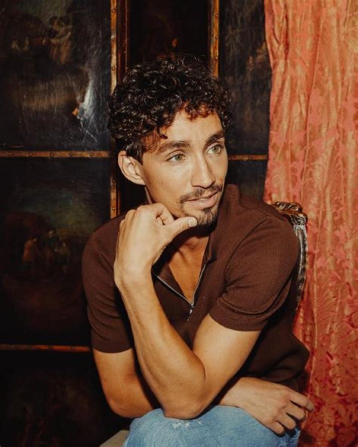 Robert Sheehan &lsquo;I explored my sexuality, just to see if there were any