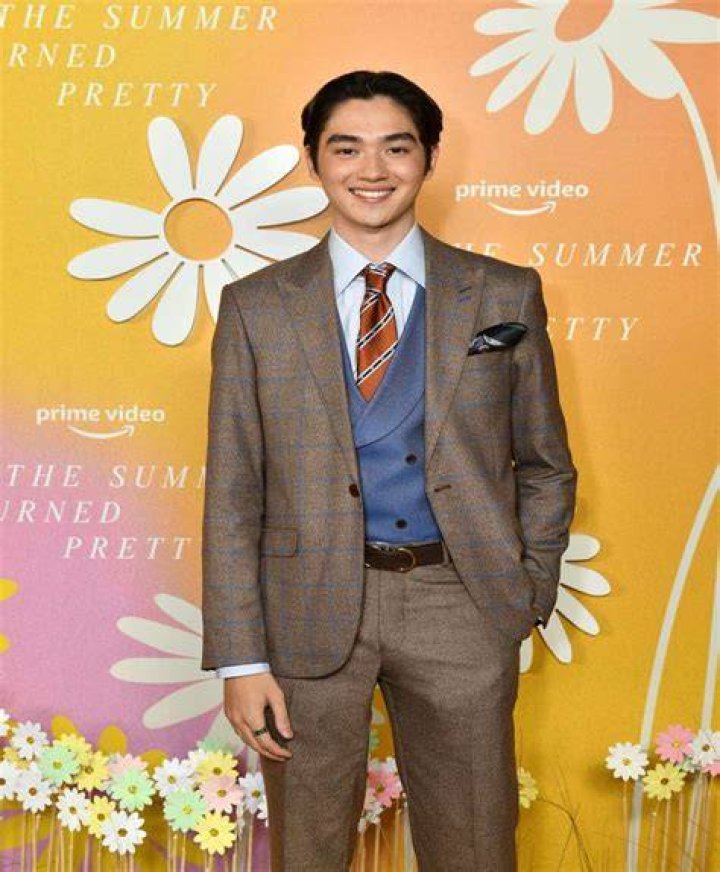 Sean Kaufman Age, Birthday, Bio Parents, Ethnicity, Height, Net Worth