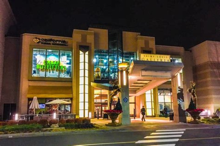 Shopping Mall in St. Louis, MO Plaza Frontenac