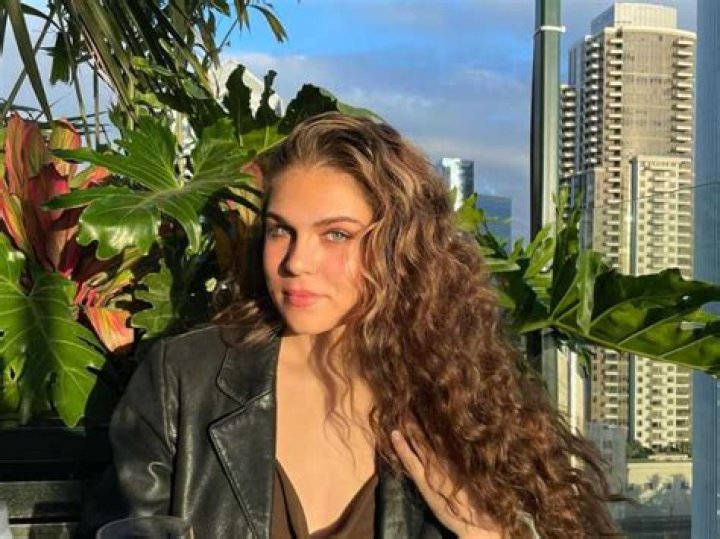 Sierra Oakley What you need to know about Dr. Oakley's daughter Tuko