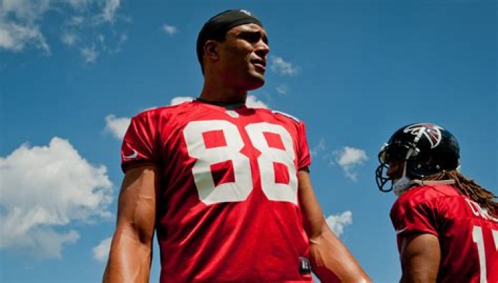 Son talked Tony Gonzalez out of retirement