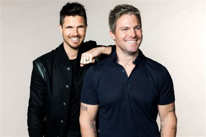 Stephen & Little Brother Robbie amell, Stephen amell, Amell brothers