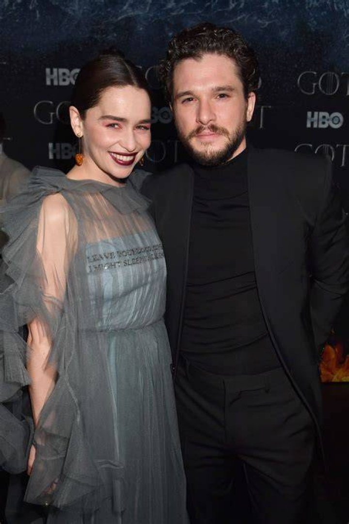 Todopoderoso paralelo estaño emilia clarke boyfriend Cuota de admisión