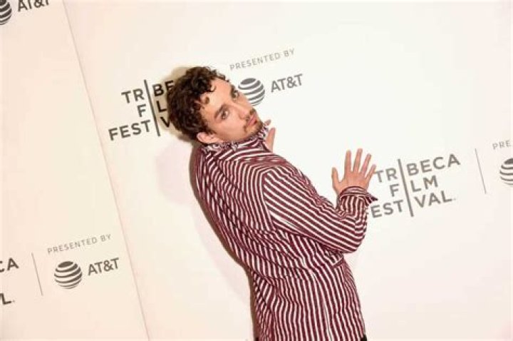 What is Robert Sheehan's sexuality? ABTC