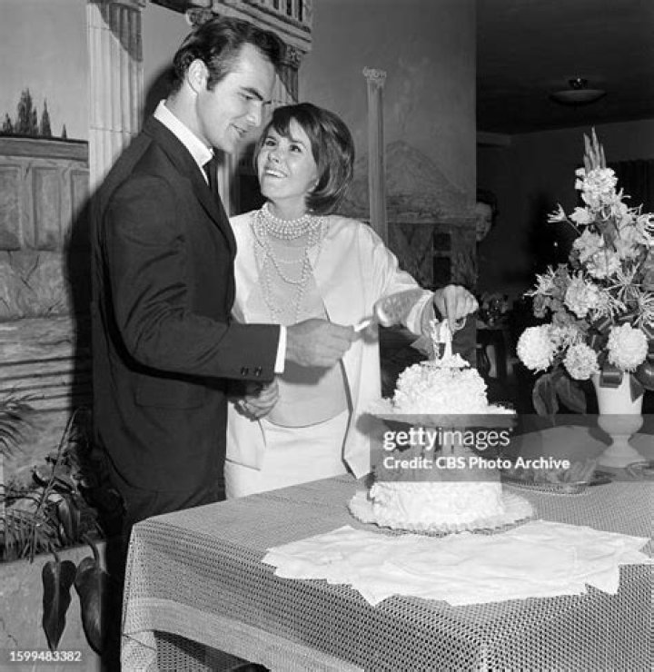 Who was Burt Reynolds married to when he died and who inherited his