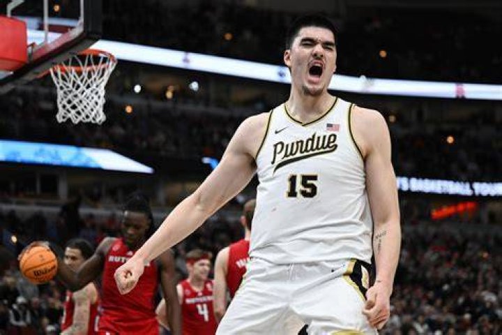 Zach Edey Withdraws From 2023 NBA Draft, Returns To Purdue
