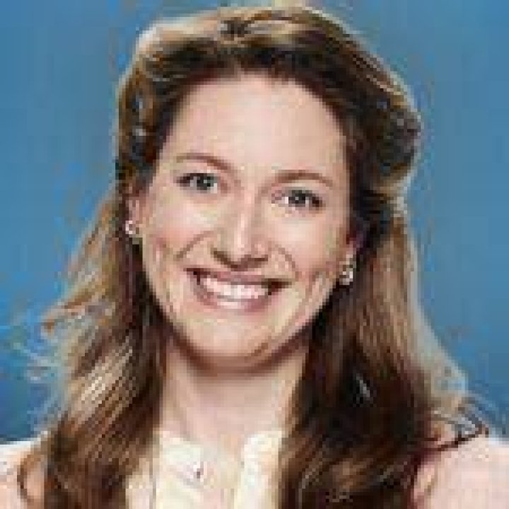 Zoe Perry Bio, Wiki, Age, Height, Parents, Husband, Tv Show, and Net Worth